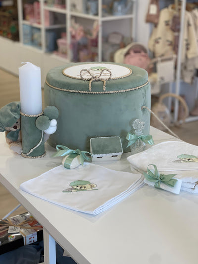 Trusou de botez elegant cu cutie buretata din catifea verde