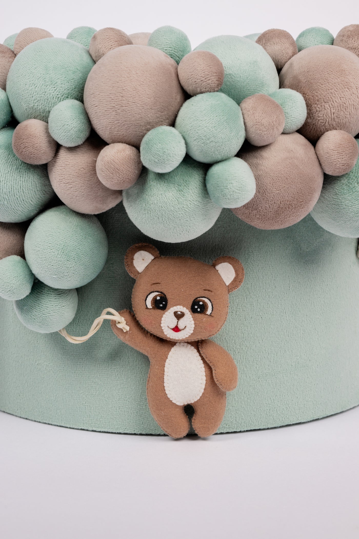 Trusou verde mint cu ursuleti din fetru