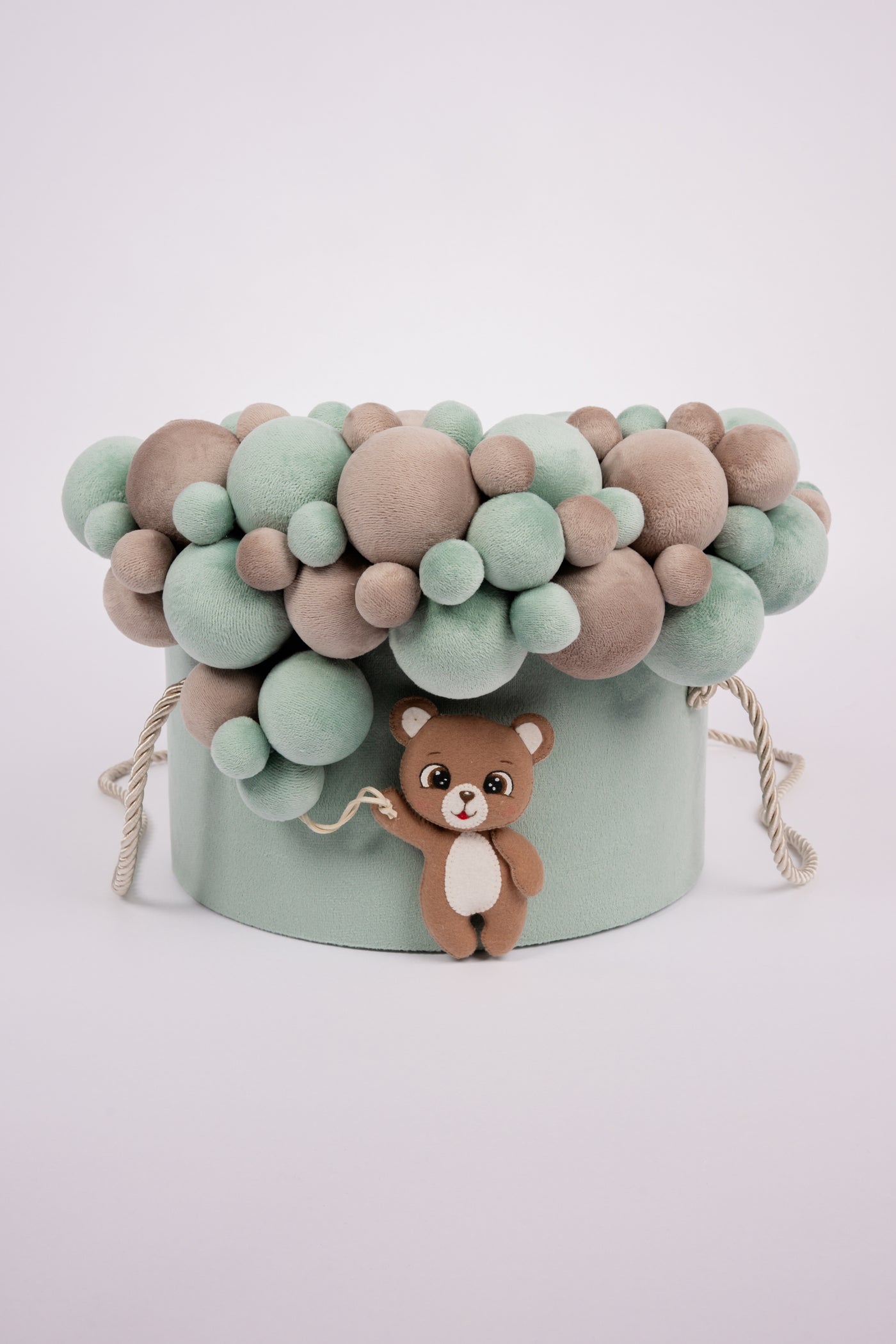 Trusou verde mint cu ursuleti din fetru