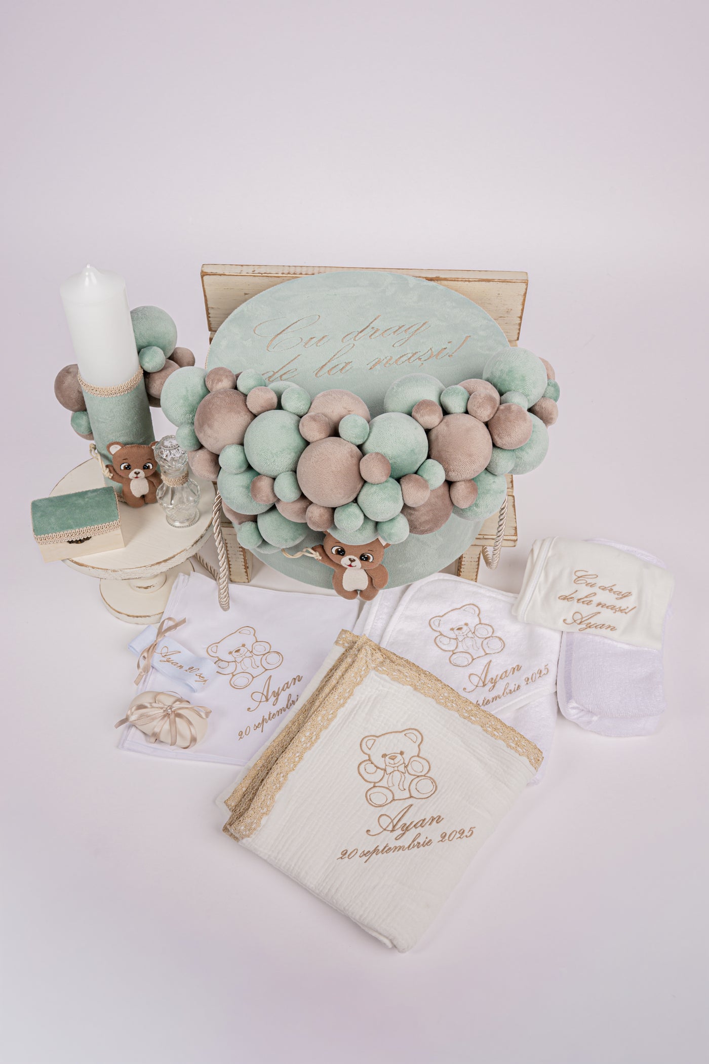 Trusou verde mint cu ursuleti din fetru