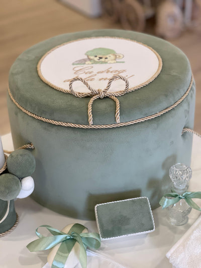 Trusou de botez elegant cu cutie buretata din catifea verde