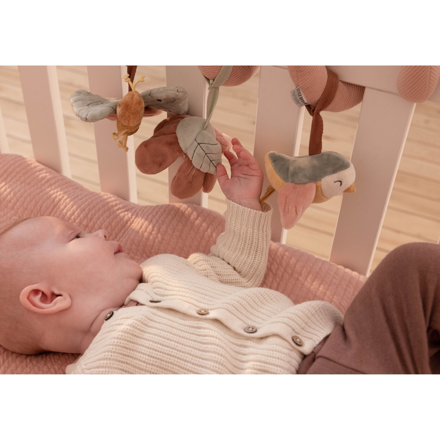 Spirala cu jucarii senzoriale pentru bebelusi  - Little Dutch
